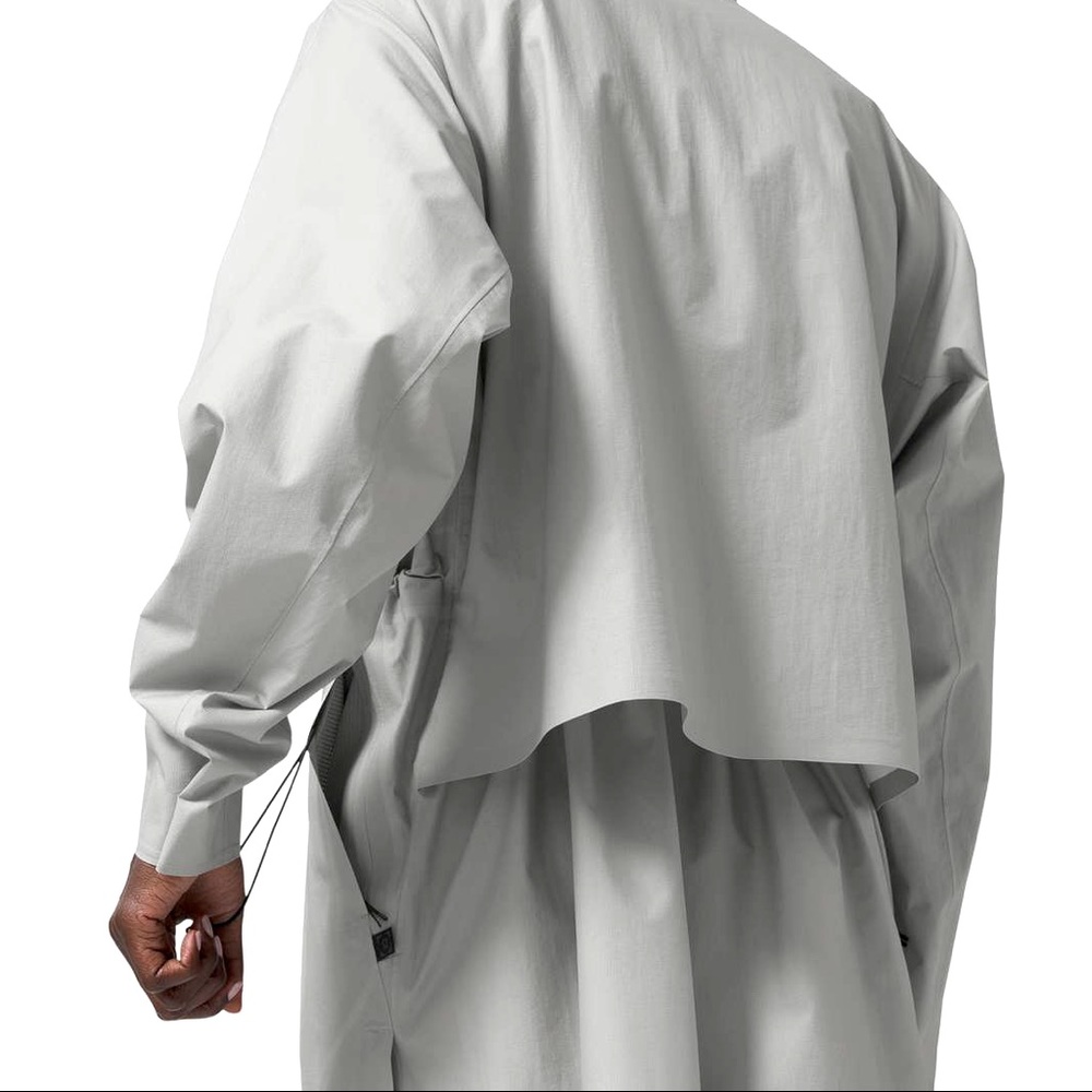 Lululemon Kosaten Rain Shell in Silver Drop